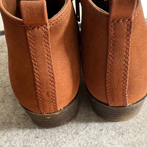 Dunes Faux Leather Brown Ankle Boots 1.5 inch block heel size 7.5M - Picture 4 of 7